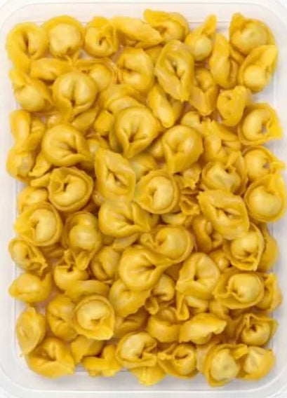 Tortellini mit rohem Schinken